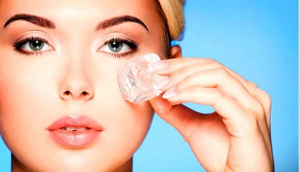 美容冰可以使眼睛周围的皮肤恢复活力